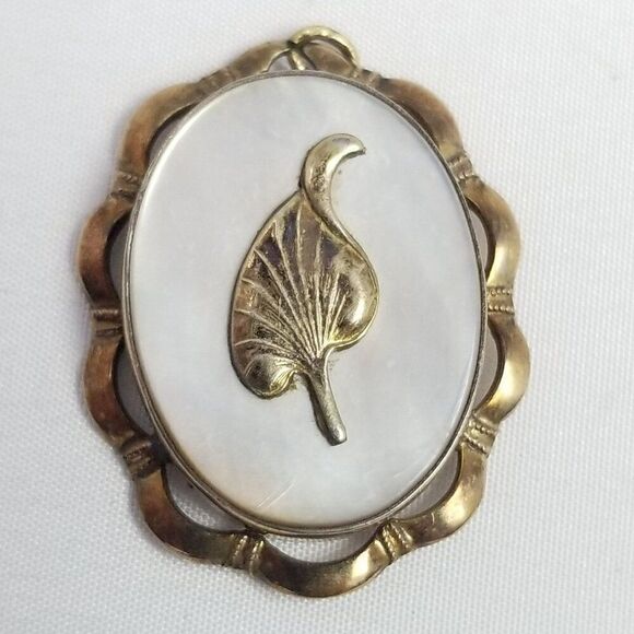 Vintage Sterling Silver Gold Filled Locket Pendant, Leaf Design, Mother of Pearl - Picture 8 of 8